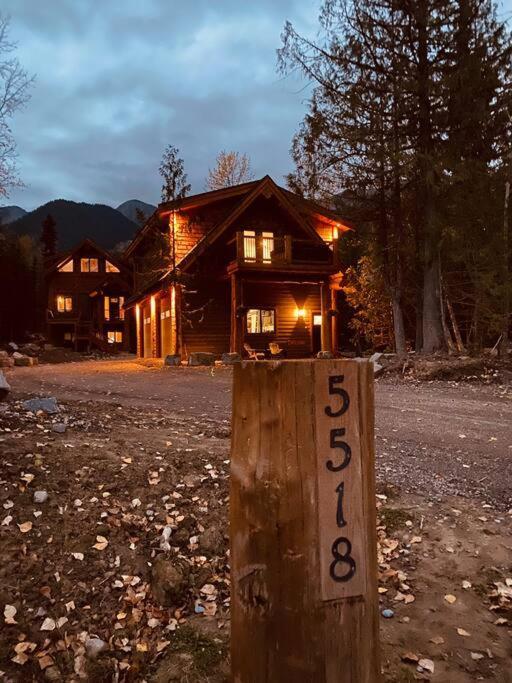 Ski-In Chalet: Private Hot Tub, Bonus Bunk House Fernie Exterior photo