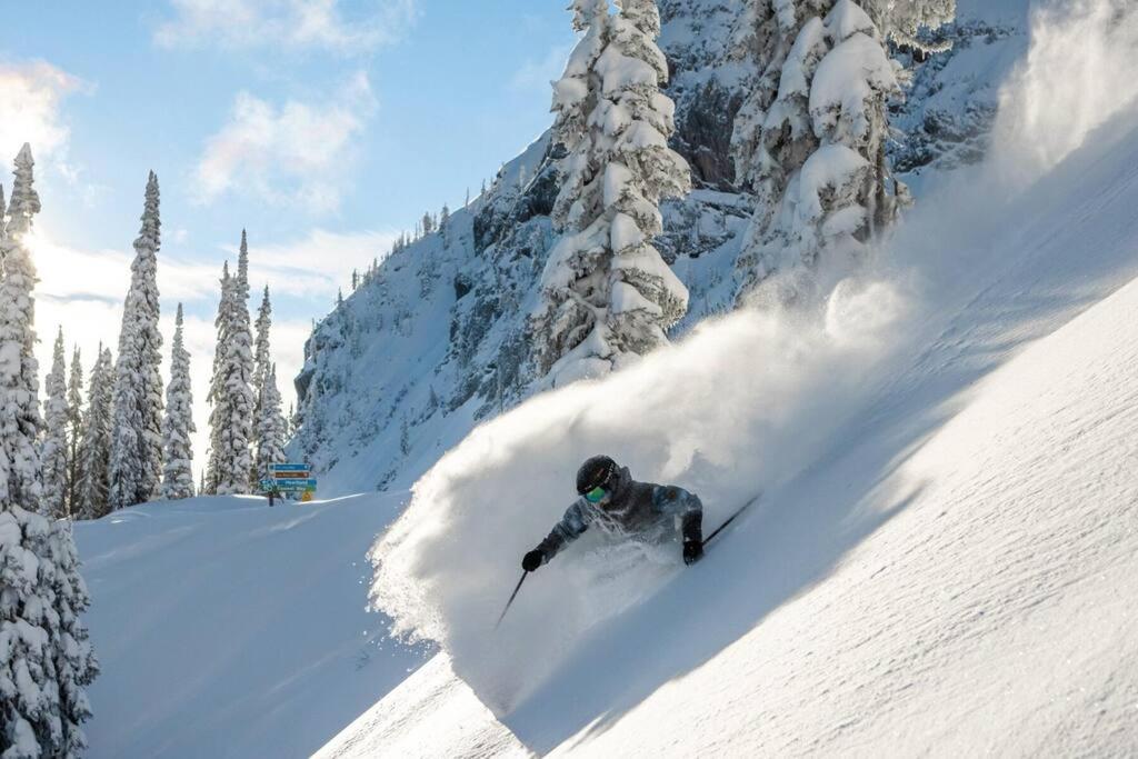 Ski-In Chalet: Private Hot Tub, Bonus Bunk House Fernie Exterior photo