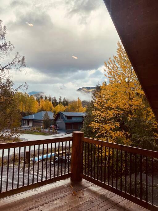 Ski-In Chalet: Private Hot Tub, Bonus Bunk House Fernie Exterior photo
