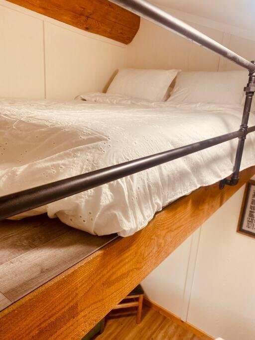 Ski-In Chalet: Private Hot Tub, Bonus Bunk House Fernie Exterior photo